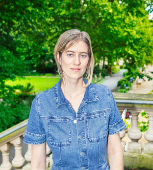 Dr. Nadia Brügger